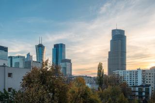 Wola District LMV Suite with Skyline View - 4
