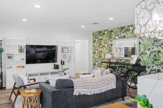 Pool House Retreat near LAX, SoFi & Beach - 7