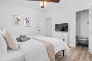 Pool House Retreat near LAX, SoFi & Beach - 3