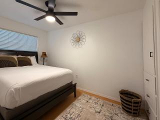 Golden Acres in Calming Caldwell - 9