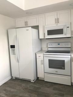 2BD Half Duplex - 15 min away from Beach - 7