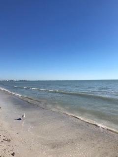 2BD Half Duplex - 15 min away from Beach - 2