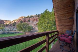 Secluded Kanab Family Cabin w Hot Tub and Red Rock Views - 1