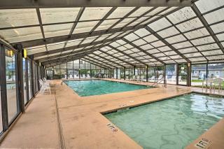 Walk to Beach! Surfside Beach Family Bungalow - 9