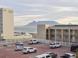 Spacious 3Bed 2bath sleep 8 Beachfront Apartment with Table Mountain and Ocean view - Kapstadt - 0