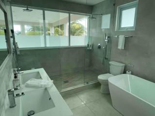 Beachfront Spacious Luxury Villa Private Pool - 5