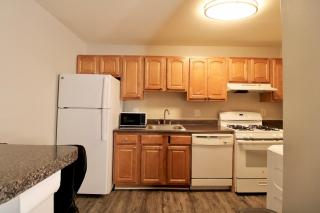 Spacious 1BR with Full Kitchen & Laundry - 8