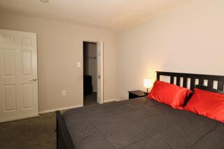 Spacious 1BR with Full Kitchen & Laundry - 7
