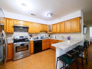 Charming Private Room in a Friendly Home mins to NYC - 3