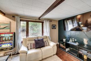 Easy Cleveland Access! Quiet Suburb Stay with Yard - 7