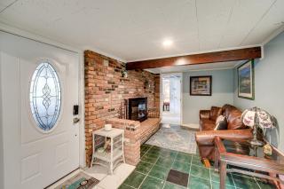 Easy Cleveland Access! Quiet Suburb Stay with Yard - 5