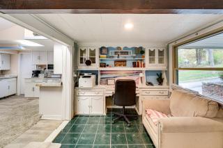 Easy Cleveland Access! Quiet Suburb Stay with Yard - 4