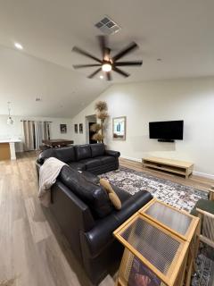 Desert Romace, 8min Gem Show, 10m Downtown - 7