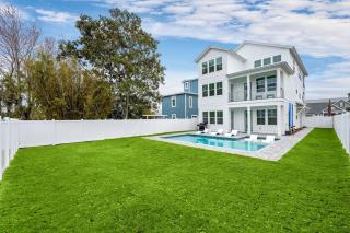 Spacious 8BR with Pool, Game Room - Golf Cart Incl - 4