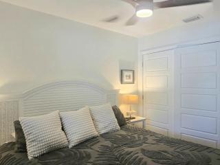 An Island Getaway at Palm Tree Villas - 9