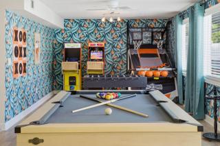 Sleeps 14 Pool Hot Tub Basketball Court - 8