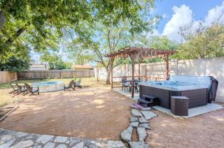 Sip Sip Hooray - Hot Tub & Cowboy Pool - Fredericksburg - 1