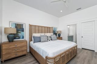 Luxe 8BR with Pool, Golf Cart - 2 Min to Beach - 8
