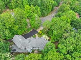 Fancy Poconos Castle Indoor MEGA 10plus Hot Tub - 8