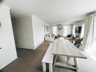 Modern Coastal Retreat in Pyes Pa - 6