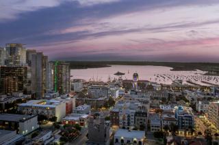 Courtyard by Marriott San Diego Downtown Little Italy - 8