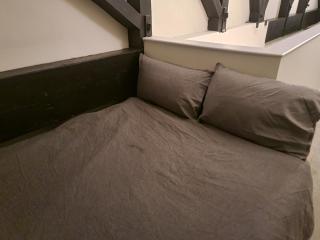 3 double beds, 2BR free parking and Wi-Fi - 1