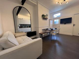 Liverpool Willow House - 4 Bed Close to Anfield Stadium - 0