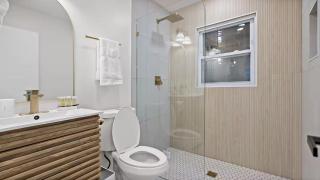 Burbs Royale Capitol Heights - 2