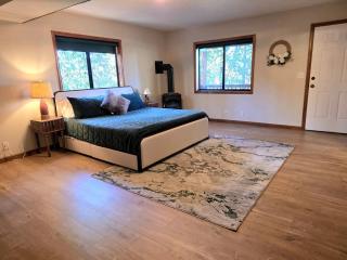 The Gathering Place! Sleeps 24, Lakeview, Game room - 4