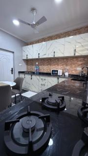 Cozy 2-bedrooms in Lakeside Estate Accra - 9