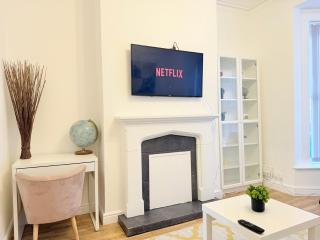 4 bedrooms 8 beds Wi-FI smart tv games room - 8