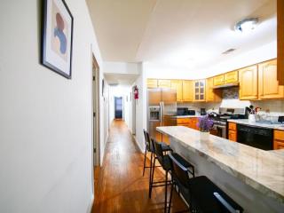 Mins to NYC Comfy Private Room in Shared Home - 6