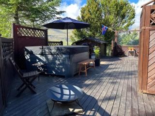 Cheerful forest cabin Fireplace and Hot tub - 1
