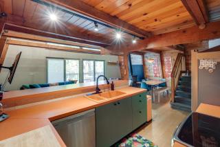 Charming Pinecrest Cabin with Private Deck - Strawberry - 3