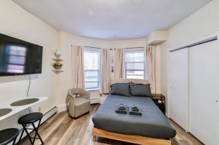 Cozy Studio near MassArt & Longwood, 3-Min Walk to T - 9