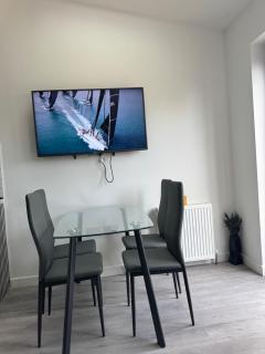 London corporate 6 bedroom home with free parking - 7