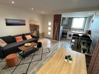 Golden Gates, proche Bordeaux, parking gratuit - 0