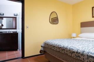 A cien metros del mar con piscina en La Juanita - 8