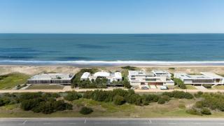 A cien metros del mar con piscina en La Juanita - 1