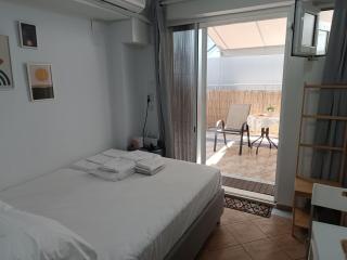 Despina's sweet studio -FREE PARKING- private yard- near panthessaliko stadium and public pool of Nea Ionia - 2