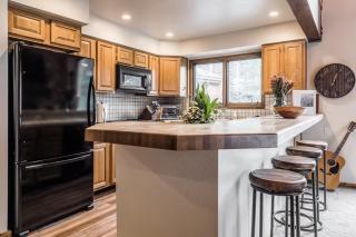 Spacious 3BD & Loft Villa - Convenient to Slopes - 8