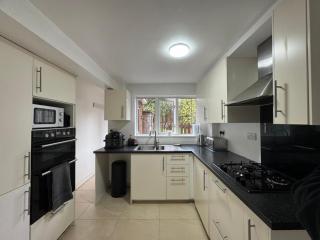 Modern 3-Bed Home Near Birmingham City Centre - 3