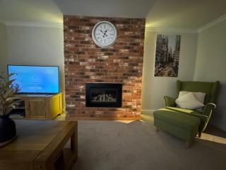 Modern 3-Bed Home Near Birmingham City Centre - 8