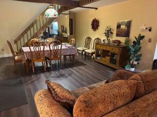 WOW!! Ultimate Pocono Retreat, Hot Tub, Game Room, Deck, Lakes, Skiing, Pools - 8