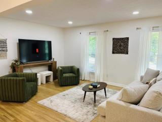 The Marietta Haus - 8