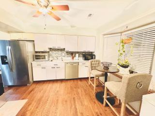 Charming 4BR 4BA Townhouse In Annandale, VA - 3