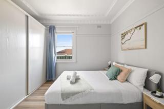 Cozy Queen Room - Close to Eateries & Shops - Shared Bathroom - Sydney - 8