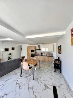 Quiet 2BR Apartment in Spinola Bay Near Beaches - 7