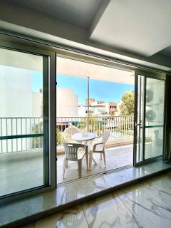 Quiet 2BR Apartment in Spinola Bay Near Beaches - 6