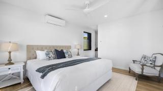 Echoes - Luxury Home Beach Views Walk to Cafes - 1